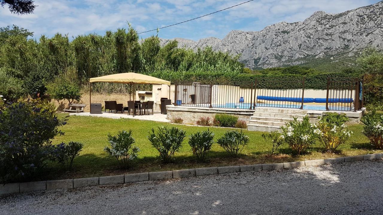 Studio Au Pied De La Ste Victoire Puyloubier Exterior foto